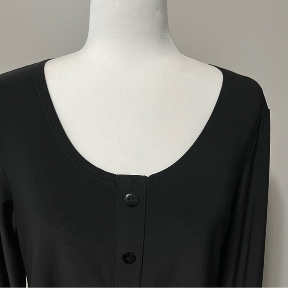 Pretty Women Henley Black 3/4 Sleeve Rounded Hem Top - Picture 4 of 11